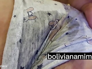 Operada y llena de ganas&period;&period;&period; picayune aguante y tuve q masturbarme&period;&period;&period;&period; quieres ver como moje mi short&quest; Entra en&nbsp;bolivianamimi&period;tv